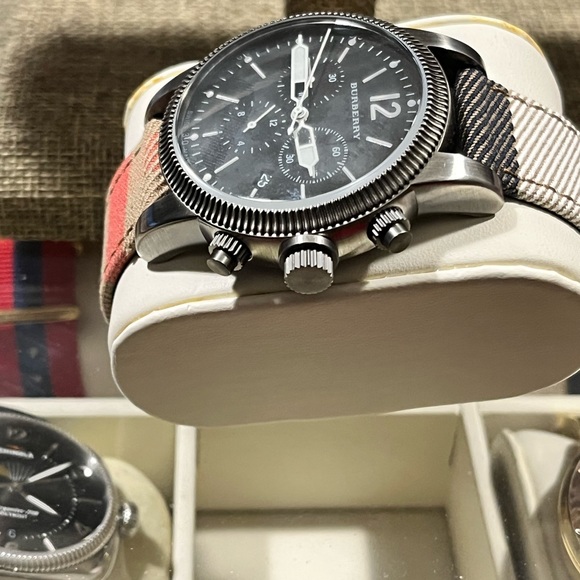 BURBERRY PRE-LOVED AUTHENTIC NOVA SIGNATURE DESIGN CHRONOGRAPH WATCH - Picture 4 of 17